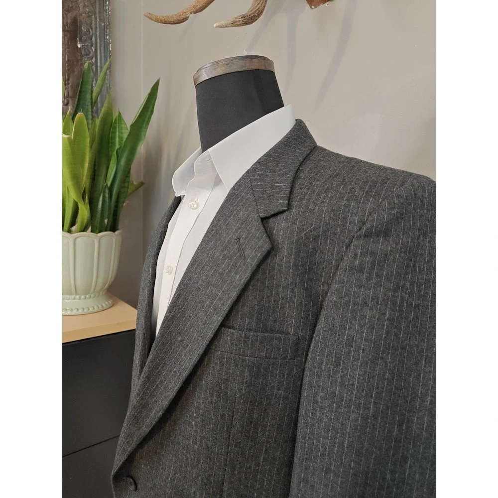Lyttons Vintage Mens Wool Sports Coat 41L Gray Stripe Made in USA 2 Button E506